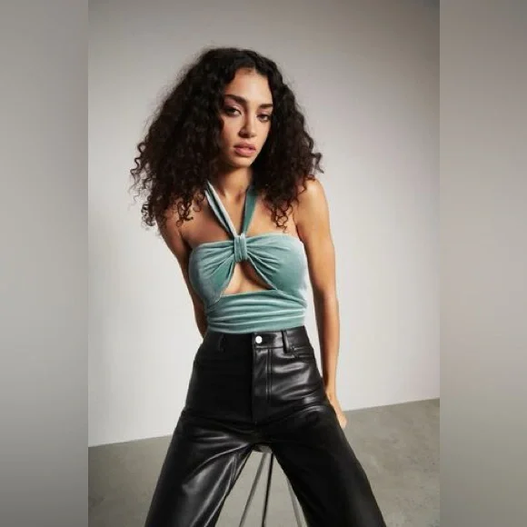 Velvet halter top - Picture 1 of 3